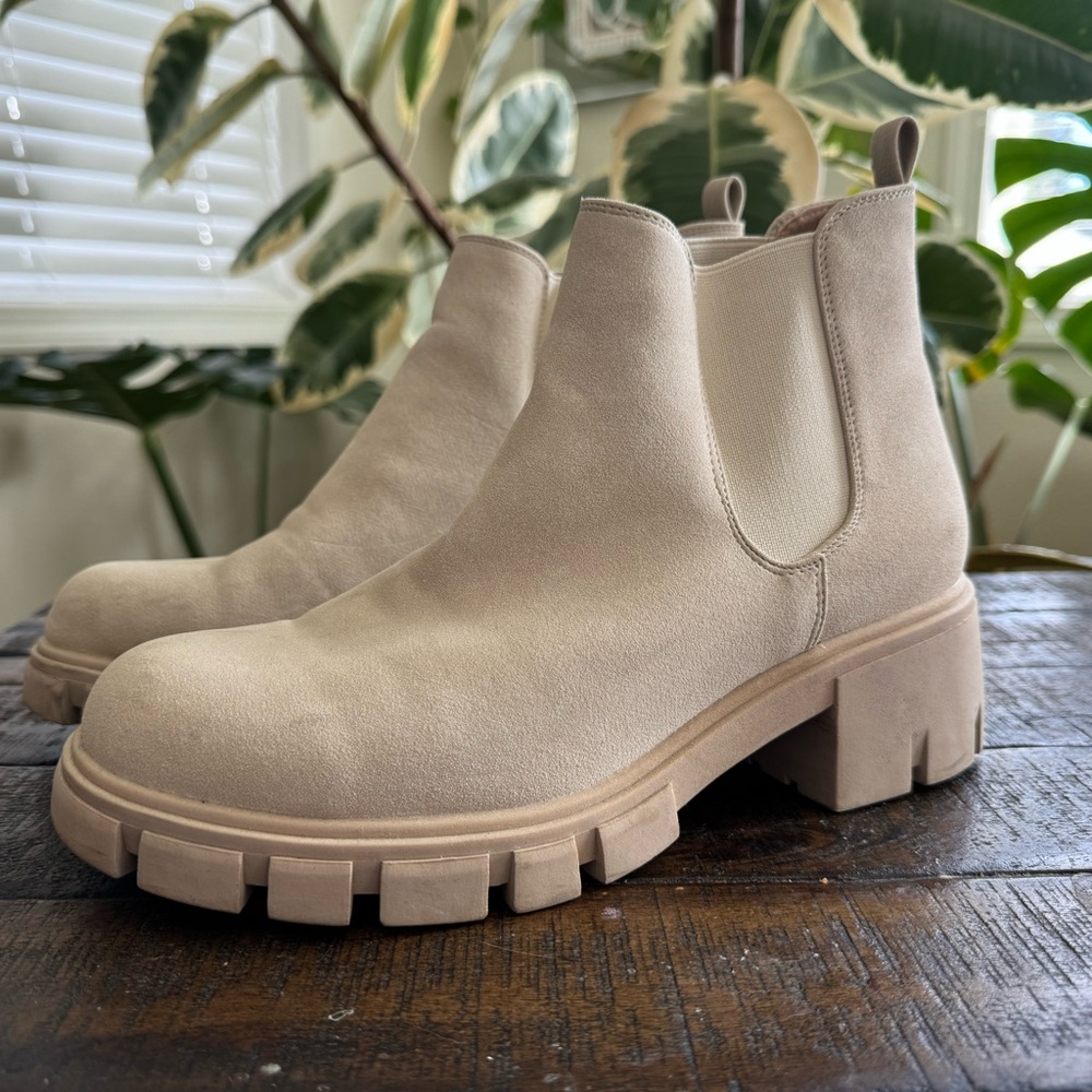 Amazon Essentials Cream Ankle Booties with Chunky Heel